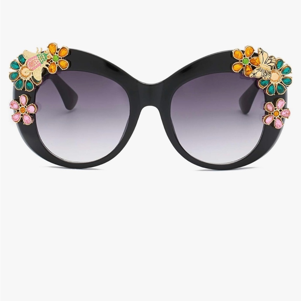 Black sunglasses with stones new no tags